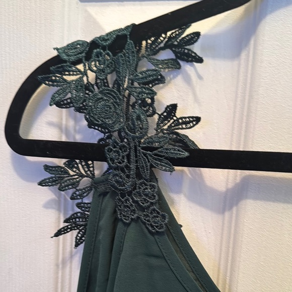 Elegant Green Sleeveless Top - Picture 6 of 6